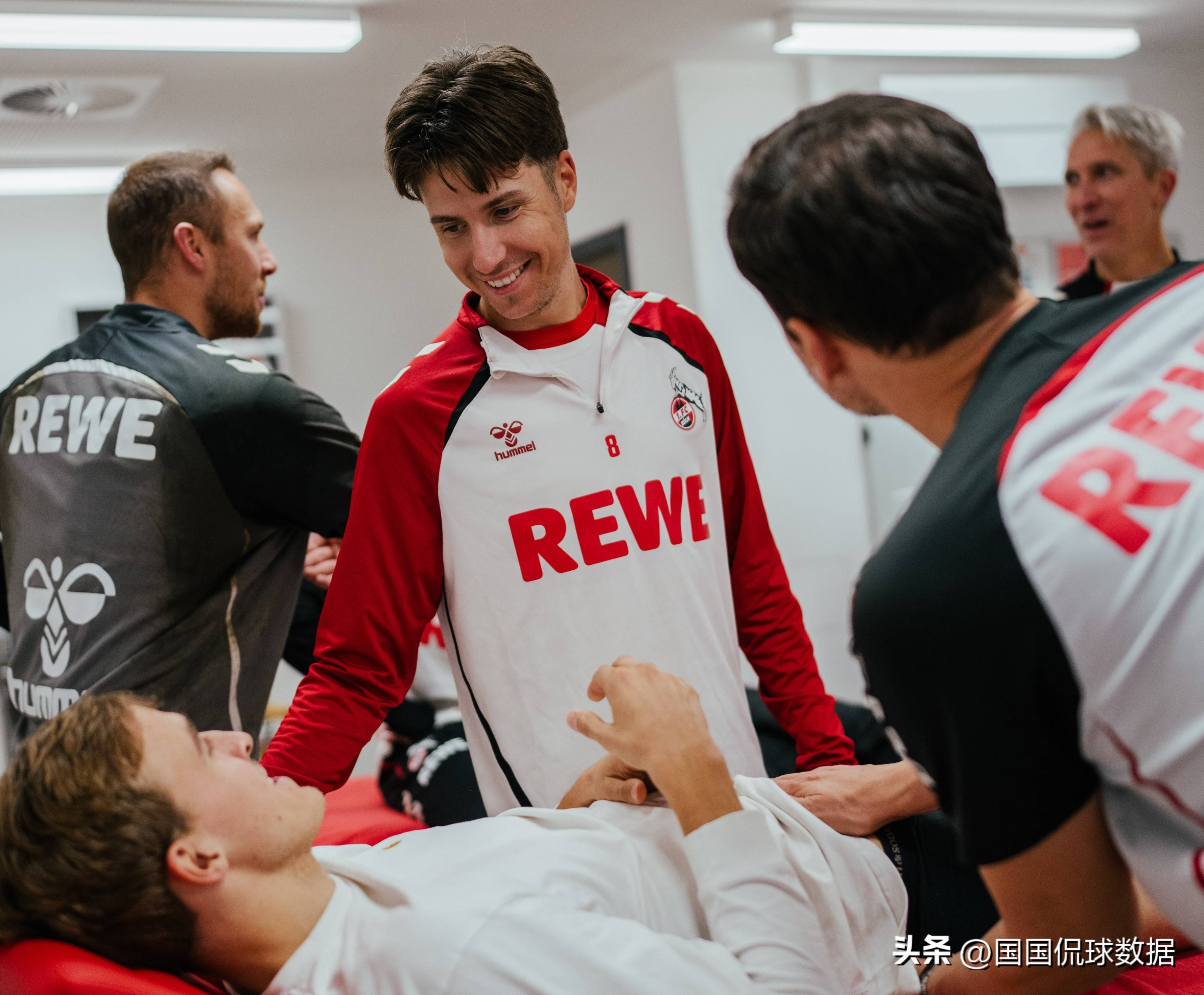 球天下体育官方入口-包含今夜法兰克福远射贴柱——德甲节点到来蒂姆与80激战美国队分钟，现场解说直呼：塞维利亚复出首秀备战德甲的词条