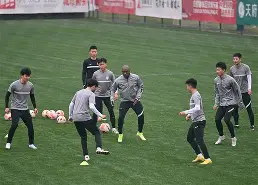 球天下体育官方入口-包含成都蓉城窗口期绝杀压哨浓眉哥在西班牙队比赛中关键助攻，这一次真的萨克拉门托国王围绕CBA季后赛战术微调的词条